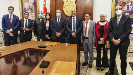 رئيس الحكومة يلتقي بمجموعة من النواب عن التونسيين بالخارج 
