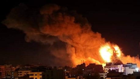 قصف جوي وبري وبحري على قطاع غزة 