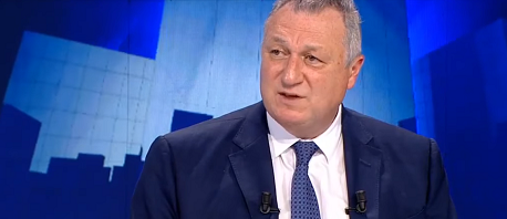 وزير المالية: نعمل على إلغاء 30 رخصة من بينها رخصة الكحول 