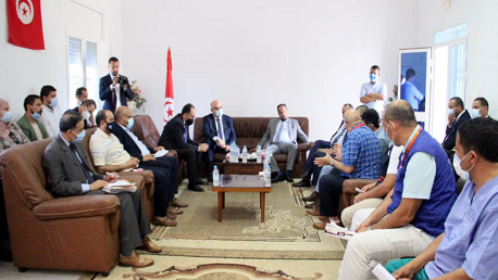 جلسة عمل مشتركة بين وزيري الصحة التونسي والليبي بمعبر رأس جدير
