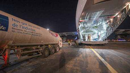 وصول طائرة عسكرية كويتية محملة بكميات من الأكسجين 