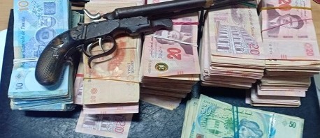 سوسة: حجز 150 ألف دينار ومسدس تقليدي الصنع