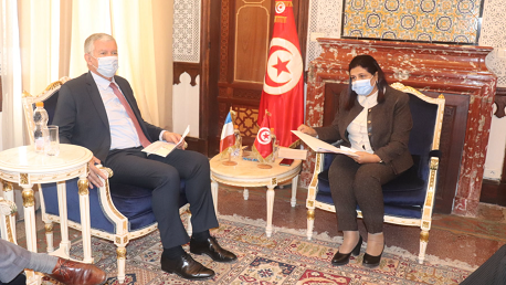 وزيرة الماليّة تلتقي سفير فرنسا بتونس