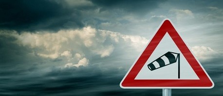 اليوم: رياح قوية تتجاوز 80 كلم/س وتحذيرات للملاحة والصيد البحري