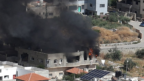 الاحتلال يقصف منزلا في مخيم جنين بالقذائف ويصيب 10 شبان بالرصاص ويعتقل آخرين