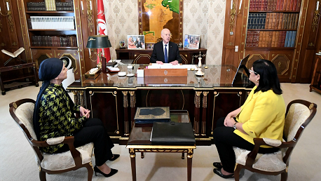 سعيد و ليلى جفّال، وزيرة العدل، وسهام البوغديري نمصية، وزيرة المالية.