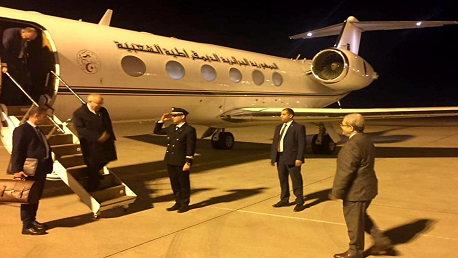   	وزير الخارجية الجزائري في تونس مُحمّلا برسالة إلى قيس سعيد