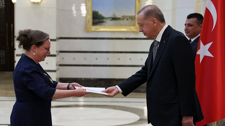 أردوغان يتسلّم أوراق اعتماد سفيرة الاحتلال الصهيوني لدى تركيا