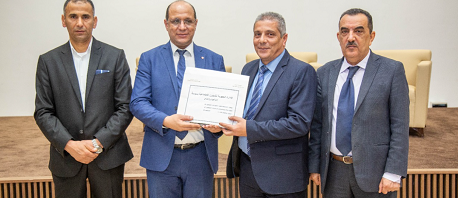 توزيع وسائل نقل على هياكل النهوض الاجتماعي والجمعيات العاملة في مجال الإعاقة