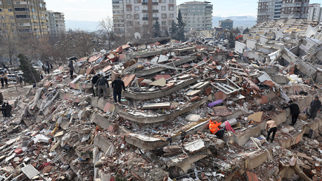 ارتفاع حصيلة ضحايا الزلزال في سوريا وتركيا إلى 16 ألفا