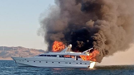 بنزرت: إنقاذ 3 أشخاص إثر نشوب حريق على متن يخت سياحي بعرض البحر