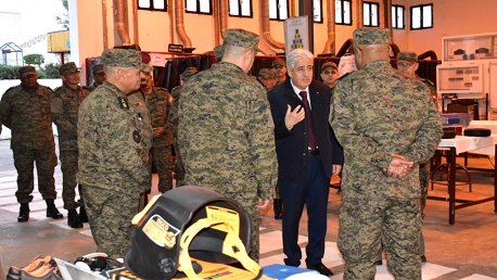 وزير الدفاع الوطني يؤدي زيارة إلى لواء المشاة ميكانيكية بباجة