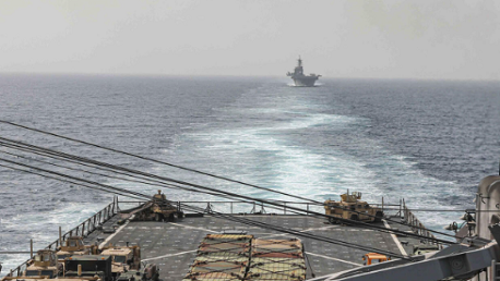 القيادة المركزية الأمريكية: الحوثيون أطلقوا 6 صواريخ ومسيرات باتجاه سفينة في البحر الأحمر