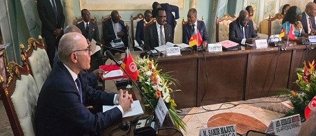 وزير الخارجية يعلن فتح خط جوي مباشر بين تونس و دوالا الكاميرونية