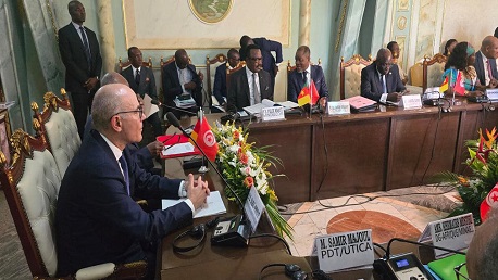 وزير الخارجية يعلن فتح خط جوي مباشر بين تونس و دوالا الكاميرونية