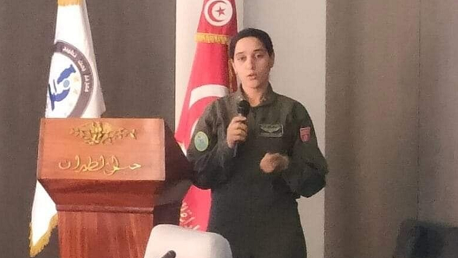 يمنى الدّلايلي أوّل قائدة طائرة حربية مقاتلة في تونس