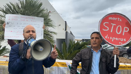 وقفة احتجاجية أمام مقر الاتحاد الأوروبي بتونس للتنديد بالسياسات الأوروبية في التعاطي مع ملف الهجرة