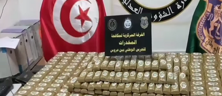 حجز 440 صفيحة من مخدر القنب الهندي ومبالغ مالية بمنطقة المروج 2 والاحتفاظ بشخص