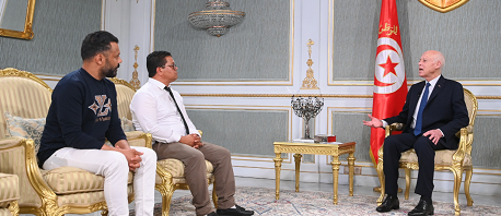 رئيس الدولة يستقبل مواطنين من المزونة وبنزرت
