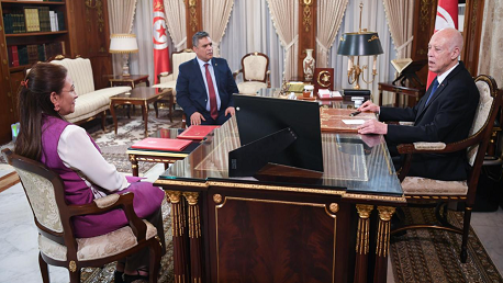 قيس سعيد ووزير الداخلية وووزيرة المالية 