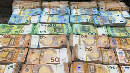 احباط تهريب مبلغ من العملة الأجنبية يعادل 3 ملايين دينار