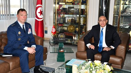 وزير الدفاع الوطني يستقبل آمر القيادة العسكرية الأمريكية لإفريقيا