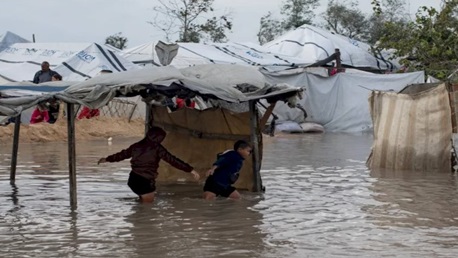 البرد القارس يُودي بحياة رضيع في خان يونس جنوب قطاع غزة