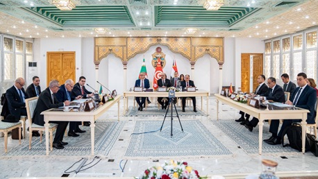 اختتام اجتماع وزراء خارجية تونس والجزائر ومصر في إطار آلية التشاور الثلاثي حول ليبيا واعتماد بيان ختامي