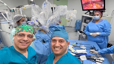  ️بالجراحة الروبوتية لأوّل مرّة عمليّة استئصال رحم بكفاءات تونسية 100%