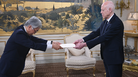 رئيس الدولة يتسلم أوراق اعتماد عدد من السفراء الجدد