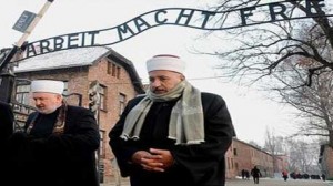 14 إماما يزورون معسكر النازية ببولندا