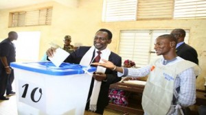 مالي: انتهاء التصويت للانتخابات الرئاسية وترجيح فوز "بوبكر كيتا"