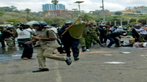 الرئاسة الكينية: 39 قتيلا و150 جريحا في هجوم على مركز تجاري في نيروبي
