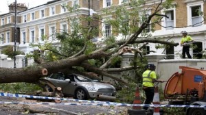 ارتفاع ضحايا الإعصار القوي الذي ضرب أوروبا أمس الاثنين إلى 13 شخصا