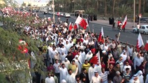 البحرين: آلاف من الشيعة يتظاهرون احتجاجا على الاعتقالات والمحاكمات السياسية ضدهم