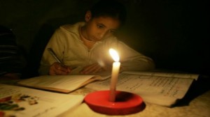 فلسطين: غزة في الظلام عقب توقف محطة الكهرباء كليا عن العمل لنفاد الوقود