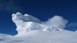 اكتشاف بركان نشط تحت جليد القطب الجنوبي