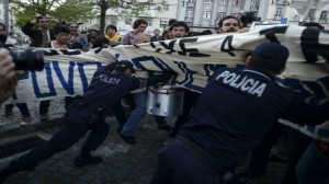 قوات الأمن في البرتغال يتظاهرون احتجاجا على الاقتطاع من أجورهم العام المقبل