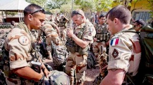فرنسا سترسل تعزيزات أمنية بـ800 جندي إلى أفريقيا الوسطى