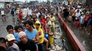 8 قتلى خلال عملية نهب ناجين من إعصار "هايان" في الفلبين