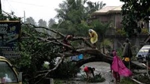 إعصار "هايان" القوي يضرب الفلبين ويُخلّف عديد القتلى والمشردين