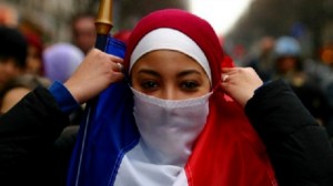 مجلس الدولة الفرنسي يسمح لأمهات التلاميذ بارتداء الحجاب ويقر استمرار حظره على المدرِسات