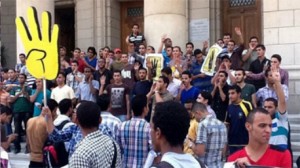 مصر: إصابة 12 شخصا في اشتباكات بجامعة القاهرة 