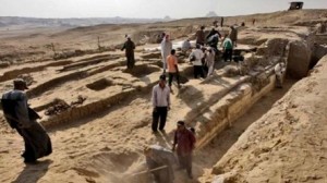 اكتشاف مقبرتين عمرهما 20 قرنا في مصر