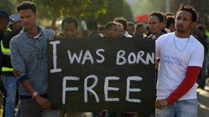 تل أبيب: آلاف المهاجرين الأفارقة يتظاهرون للمطالبة بحق اللجوء 