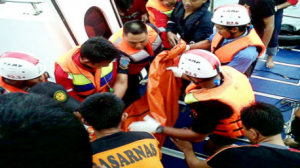 غرق مركب في أندونيسيا