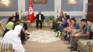 رئيس الجمهورية محمد المنصف المرزوقي يلتقي بعائلات الشهداء من الجيش