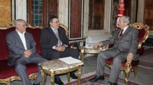 لقاء بين مهدي جمعة و محمد الناصر و حسين العباسي حول المفاوضات الاجتماعية