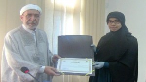 وزارة الشؤون الدّينية تُكرم الفائزة في المسابقة الهاشمية الدولية لحفظ القرآن الكريم 