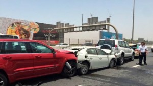 دبي: تصادم حافلة وشاحنة 